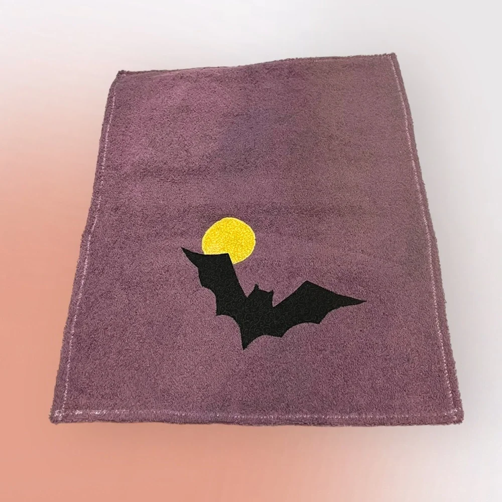Lot/2 𝑯𝒂𝒏𝒅𝒎𝒂𝒅𝒆 Halloween Hand Towels - Picture 7 of 13